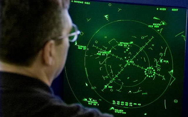 Pakistan air traffic controller in pakistan helps plane from India