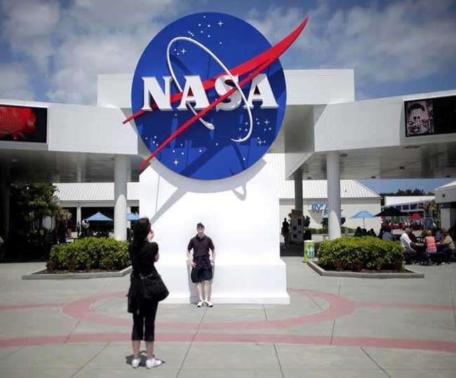 America Nasa opens up moon rock sample from 1972 apollo mission